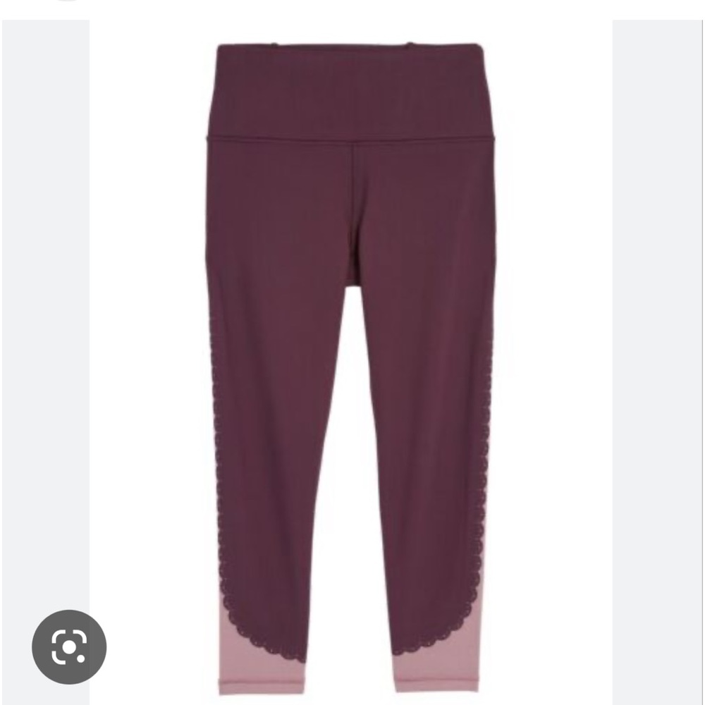 Athleta Salutation Scallop Capri
